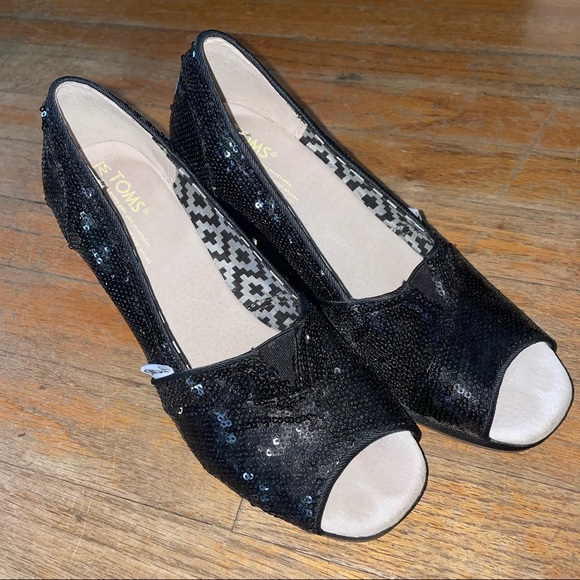 Toms Women’s 7 1/2 black sequin wedges - Picture 2 of 3